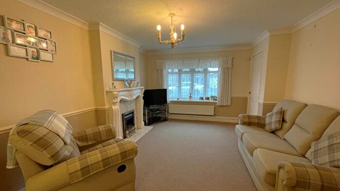 3 Bedroom Semi-Detached House For Sale In Riverview Gardens, Hull, HU7