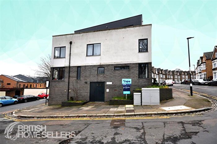 2 Bedroom Apartment For Sale In Manthorp Road, London, SE18