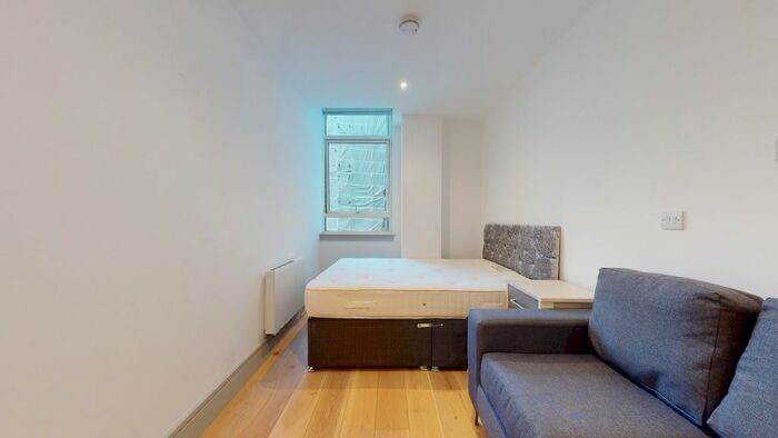 Studio To Rent In Lawrence Road, London, N15