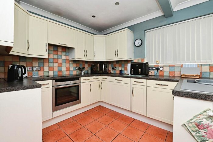 2 Bedroom Bungalow For Sale In Winbrook Close, Rayleigh, Essex, SS6