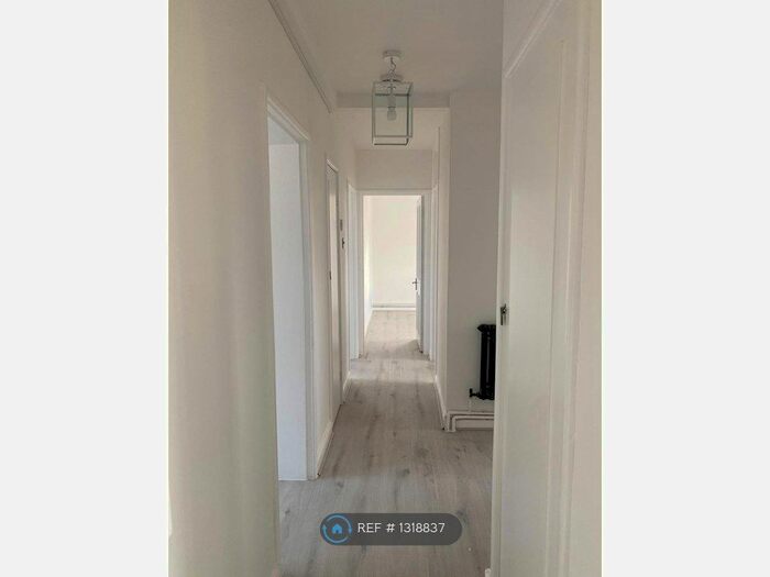 3 Bedroom Flat To Rent In Lyham Road, London SW2