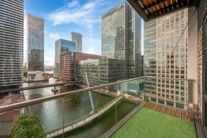 2 Bedroom Flat To Rent In Discovery Dock Apartments West, South Quay Square, E14