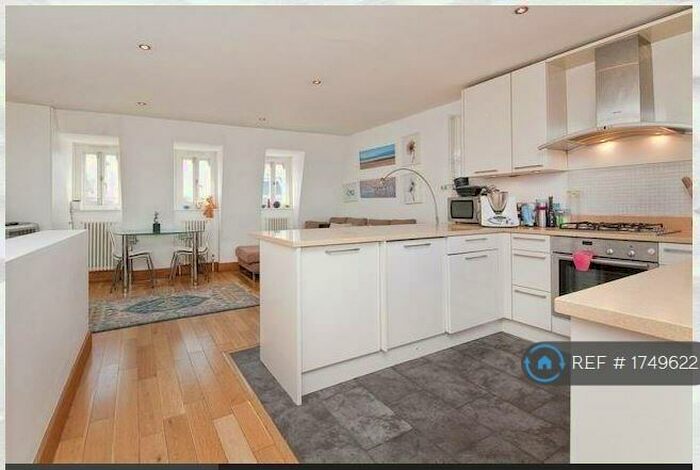 3 Bedroom Flat To Rent In Upper Street, London, N1