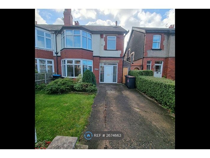 2 Bedroom Flat To Rent In Lynton Gardens, Harrogate, HG1