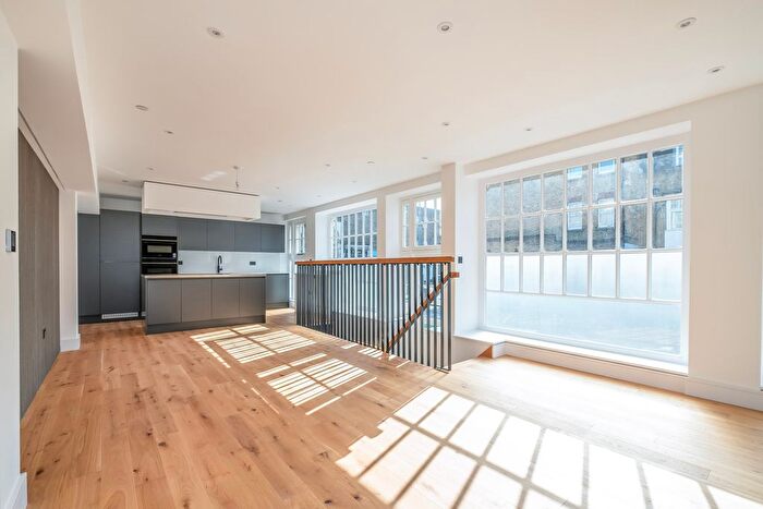 2 Bedroom Flat For Sale In Lower Richmond Road, London, SW15