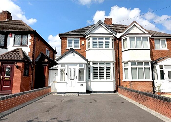 3 Bedroom Semi-Detached House For Sale In Wellsford Avenue, Solihull, West Midlands, B92