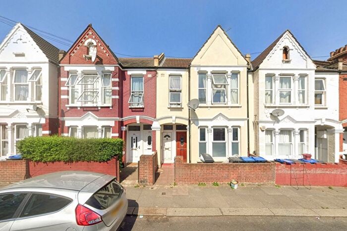 3 Bedroom Maisonette For Sale In Tynemouth Road, Mitcham, CR4