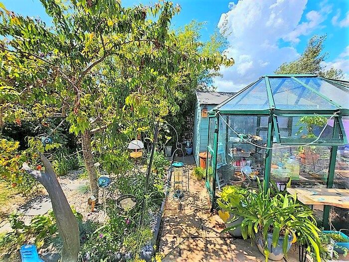 2 Bedroom Detached Bungalow For Sale In Bright Road, Oakdale, Poole, BH15