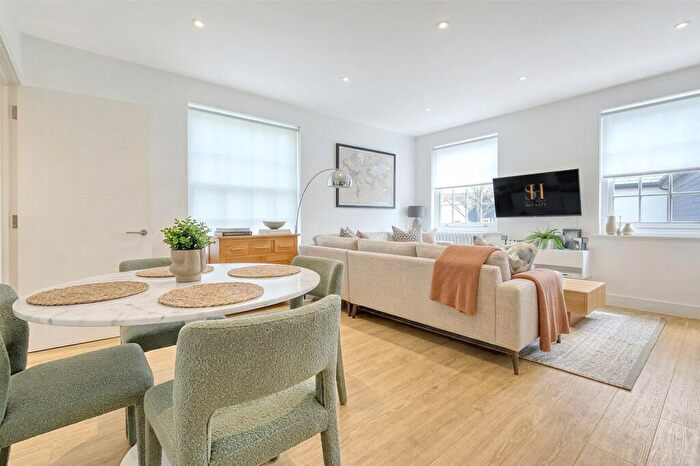 2 Bedroom Flat To Rent In Chapel Street, Billericay, CM12