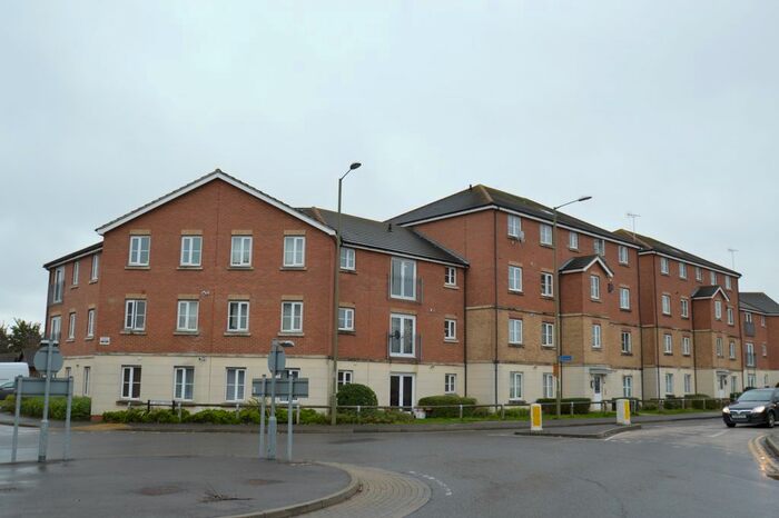 2 Bedroom Flat To Rent In St. Lukes Court, Hatfield, AL10