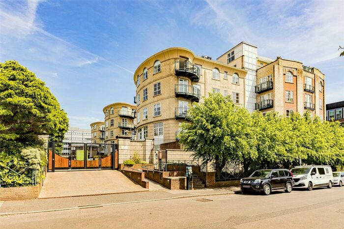 2 Bedroom Flat To Rent In Wimbledon Central, - Worple Road, Wimbledon, SW19