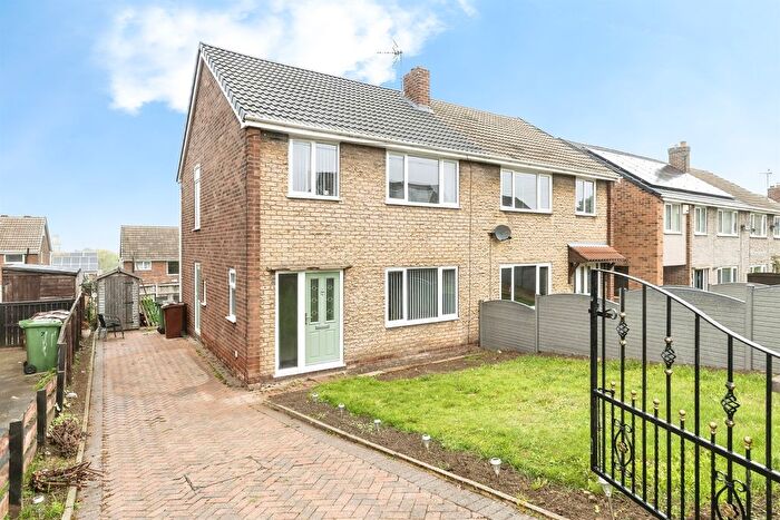 3 Bedroom Semi-Detached House For Sale In Fieldhead Close, Pontefract, WF8