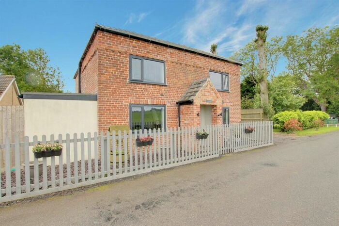 4 Bedroom Detached House For Sale In Beesby Road, Markby, Alford, LN13