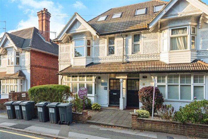 1 Bedroom Flat For Sale In Shirley Court, York Road, Guildford, Surrey, GU1