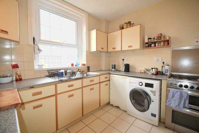 4 Bedroom Flat To Rent In Jebb Avenue, Brixton, SW2