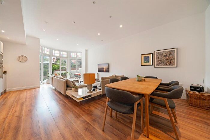 3 Bedroom Apartment To Rent In Queens Avenue, Muswell Hill, London, N10