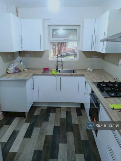 3 Bedroom End Of Terrace House To Rent In Warmsworth Road, Doncaster, DN4