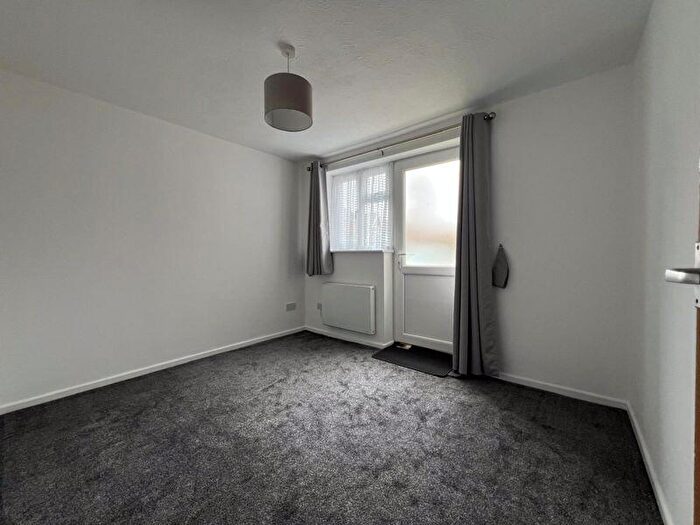 1 Bedroom Flat For Sale In Caernarvon Road, Chichester, PO19