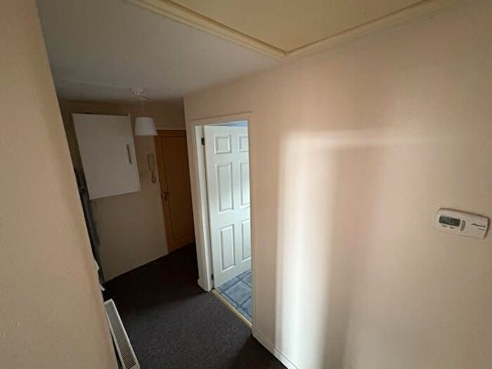 1 Bedroom Flat To Rent In Flat, A Princes Avenue, HU5