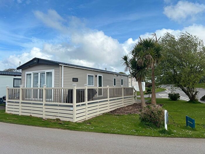 2 Bedroom Park Home For Sale In Hook Lane, Warsash, Southampton, SO31