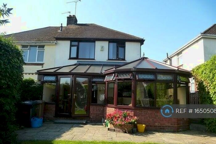 4 Bedroom Semi-Detached House To Rent In Stanford Road, Luton, LU2