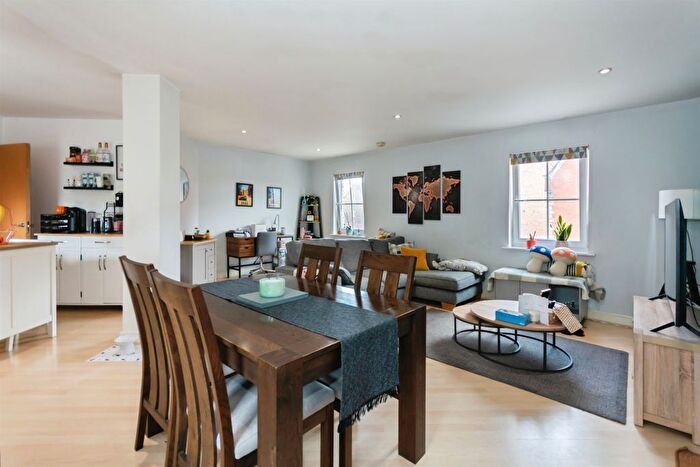 2 Bedroom Flat For Sale In Dickens Heath Road, Shirley, Solihull, B90