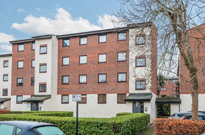 2 Bedroom Flat To Rent In Granville Square, London, SE15