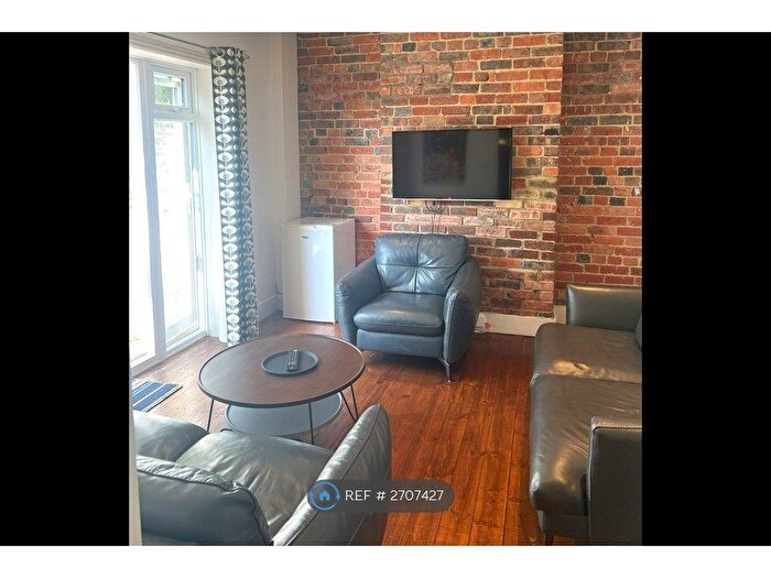 5 Bedroom Semi-Detached House To Rent In Bevendean Crescent, Brighton, BN2