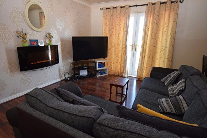 2 Bedroom Flat For Sale In Kateswell Drive, Shotts, ML7