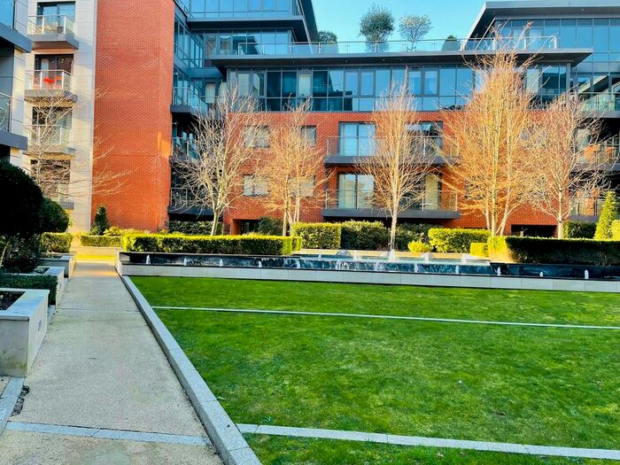 2 Bedroom Flat To Rent In College House, Putney Square, Putney Hill, London, SW15