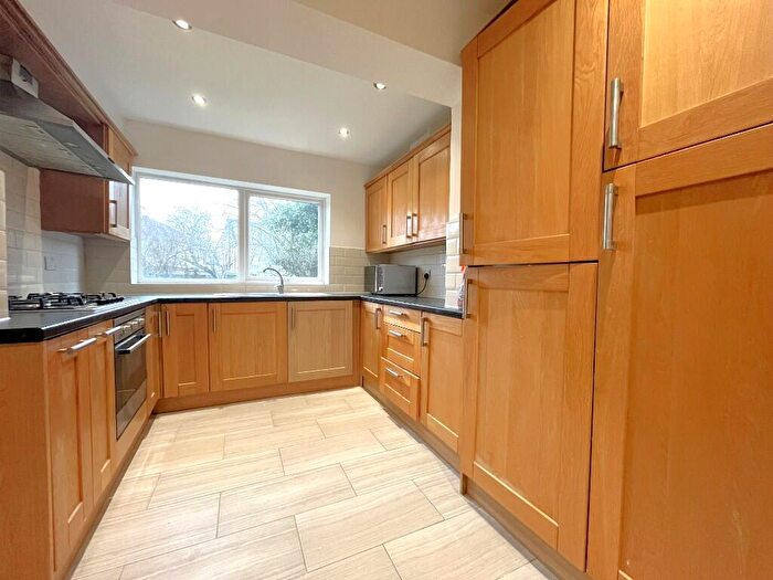 House Of Multiple Occupation To Rent In Carlton Drive, Benfleet, Essex, SS7