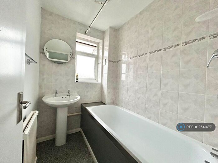4 Bedroom Terraced House To Rent In Periwinkle Close, Sittingbourne, ME10