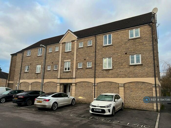 2 Bedroom Flat To Rent In Harris Close, Frome, BA11