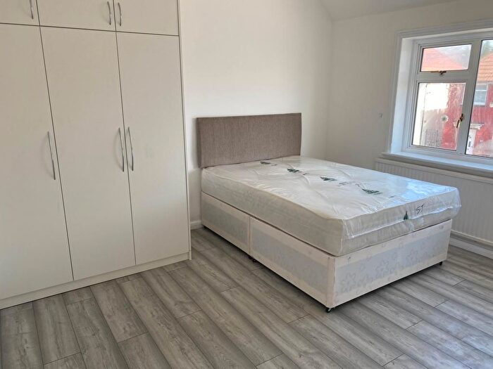 5 Bedroom Semi-Detached House To Rent In Bishops Road, Hayes, UB3