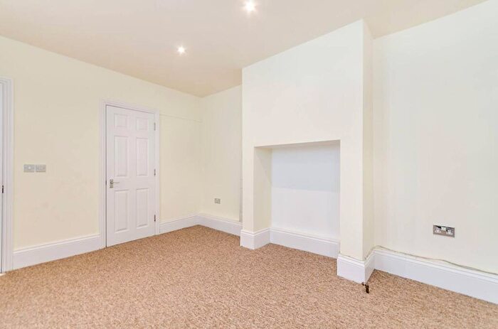 Studio To Rent In Brighton Road, Surbiton, KT6