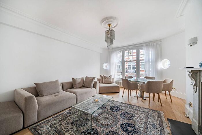 4 Bedroom Flat To Rent In Basil Street, Knightsbridge, London, SW3