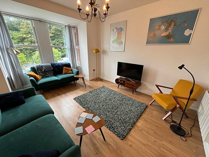 3 Bedroom Flat To Rent In Rotherslade Road, Abertawe, SA3