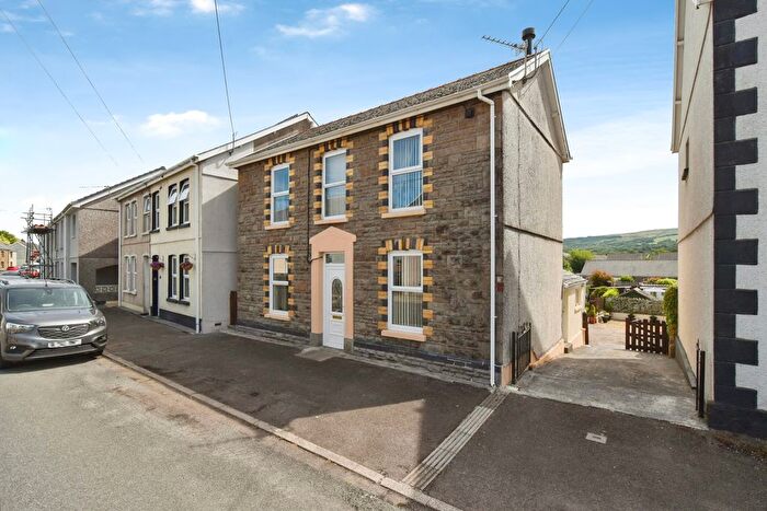 3 Bedroom Detached House For Sale In New Road, Ammanford, Carmarthenshire, SA18