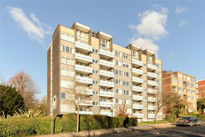 2 Bedroom Flat To Rent In Lakeview Court, Wimbledon Park Road, London, SW19