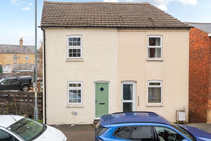 2 Bedroom Cottage For Sale In Hitchin Road, Shefford, SG17