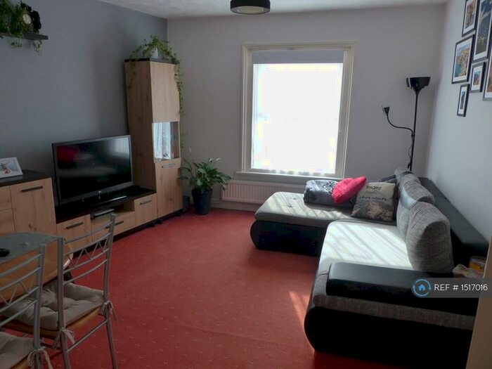 2 Bedroom Flat To Rent In Southgate, Crawley, RH11
