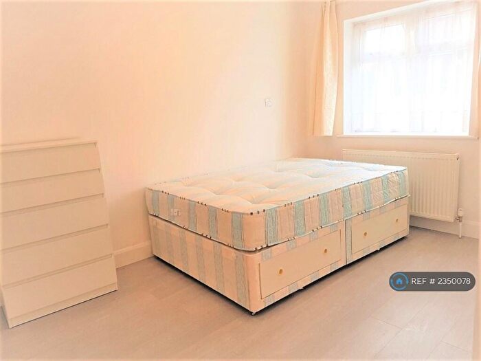 2 Bedroom Flat To Rent In Vicarage Lane, London, E15