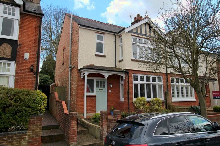 4 Bedroom Semi-Detached House To Rent In Kingsbury Avenue St. Albans, AL3