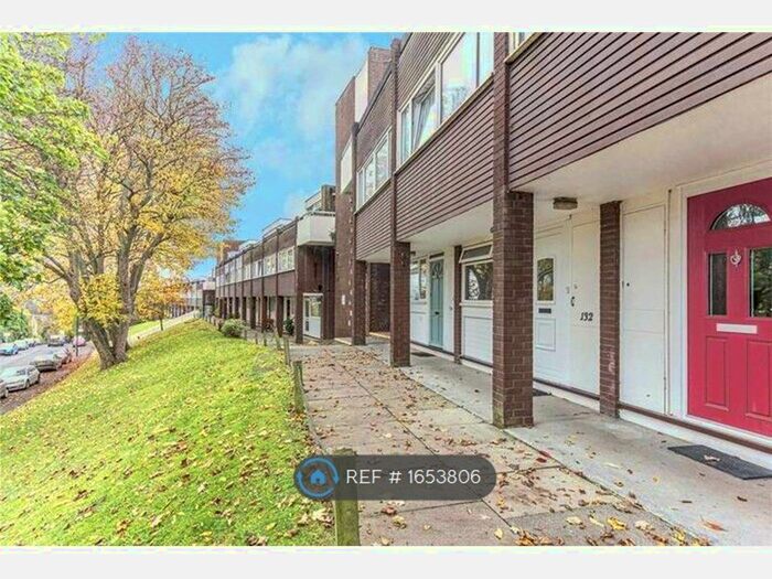 2 Bedroom Flat To Rent In Sylvan Road, London, SE19