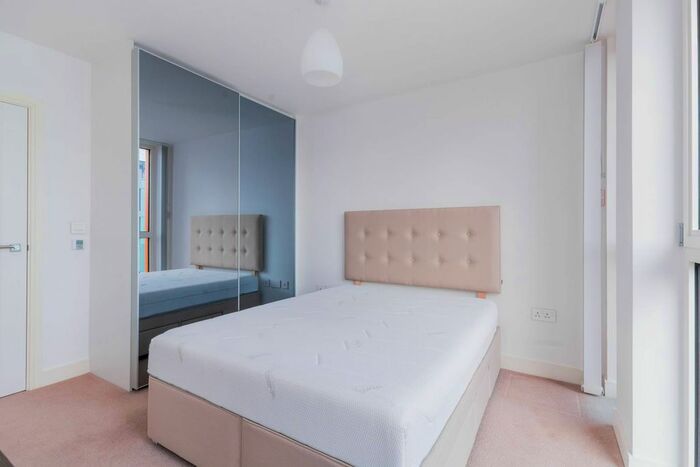 1 Bedroom Flat To Rent In Cable Walk, Greenwich, London, SE10