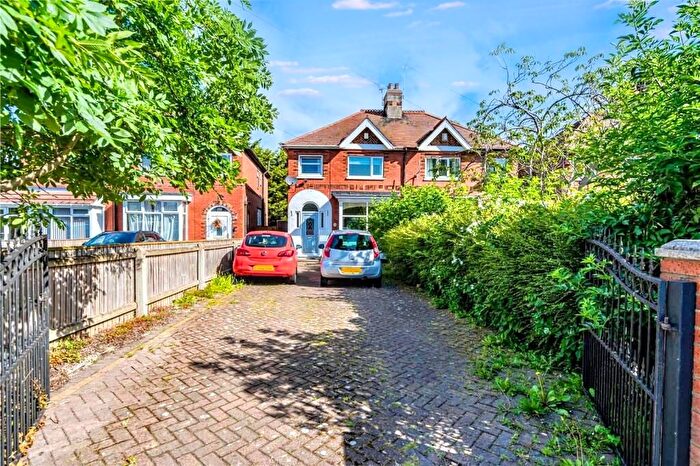 3 Bedroom Semi-Detached House For Sale In Laceby Road, Grimsby, DN34