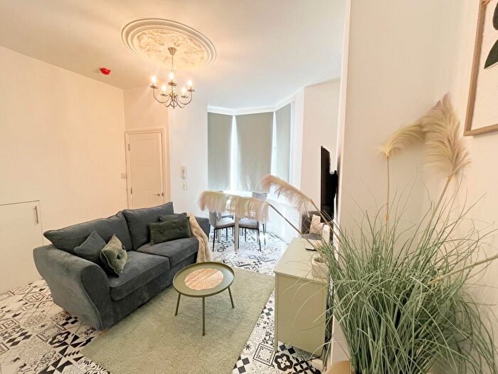 2 Bedroom Flat To Rent In Brighton Road, Bristol, BS6