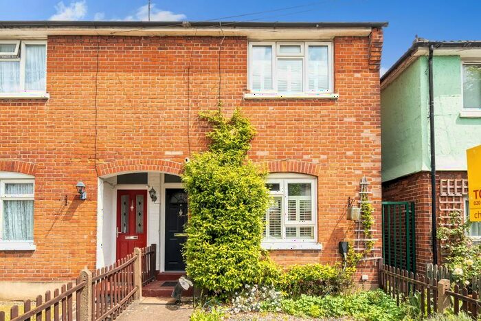 2 Bedroom End Of Terrace House To Rent In Queens Road, Finchley, N3