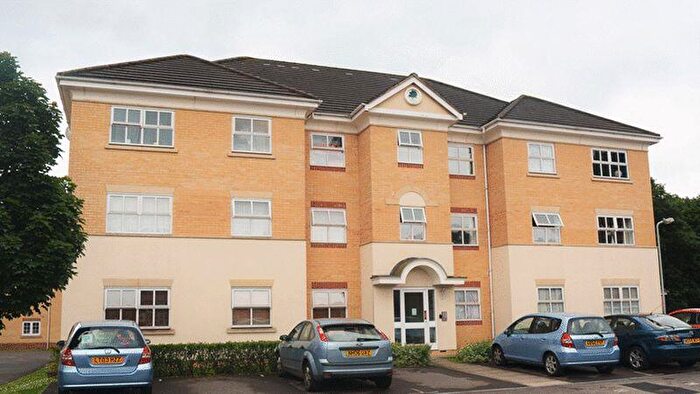 2 Bedroom Flat To Rent In Hurworth Avenue, Slough, SL3