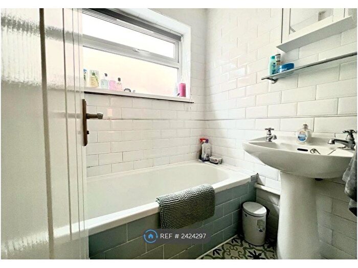 1 Bedroom Flat To Rent In Greenfield Ave, Cardiff, CF11